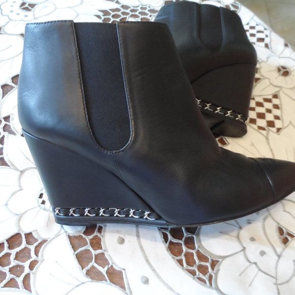 CHANEL Black Goatskin Leather Black Ankle Boots Size 37.5B - Picture 10 of 16